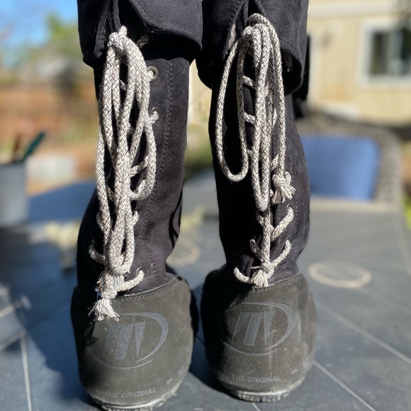 Vintage Black Suede Moon Boots - Picture 3 of 8